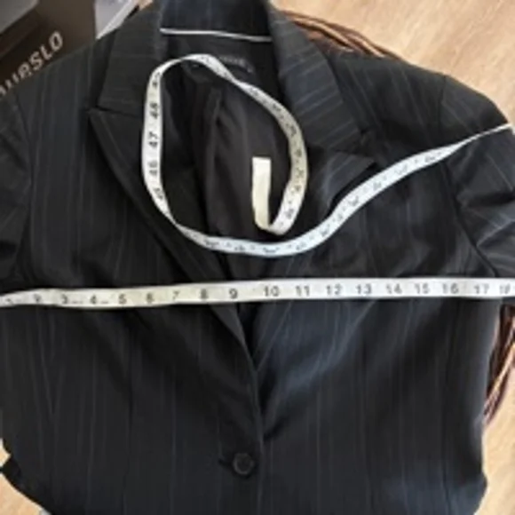 Women's Elie Tahari Blazer Size Unspecified Black Pinstripe(420T) - Picture 9 of 10
